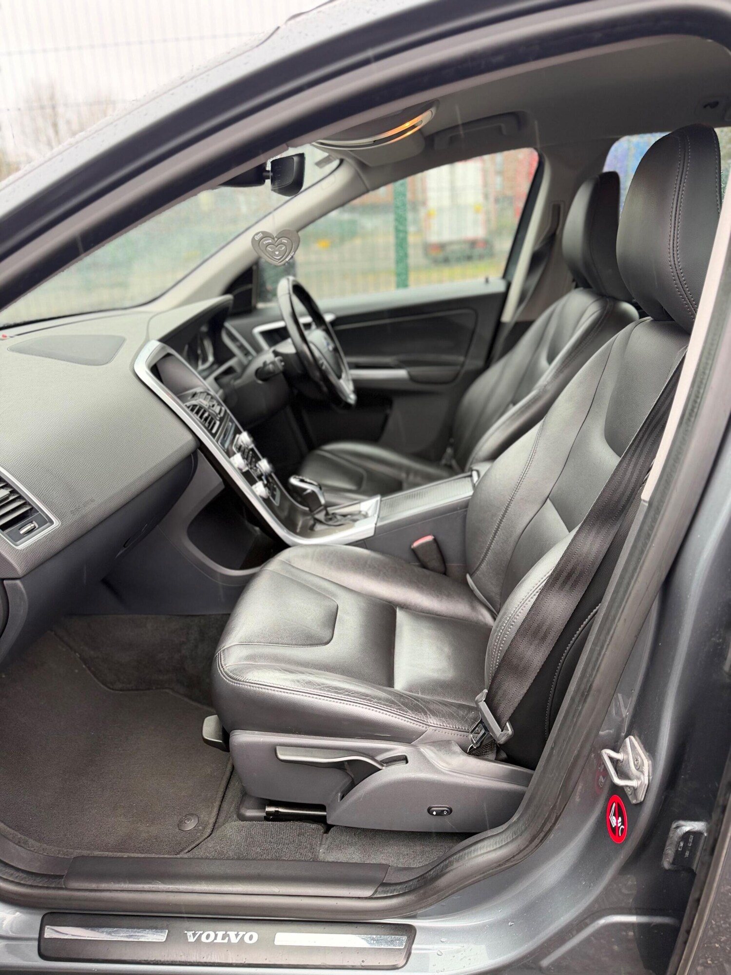 Used Volvo XC60 2015 for sale - 77908936: Photo 33