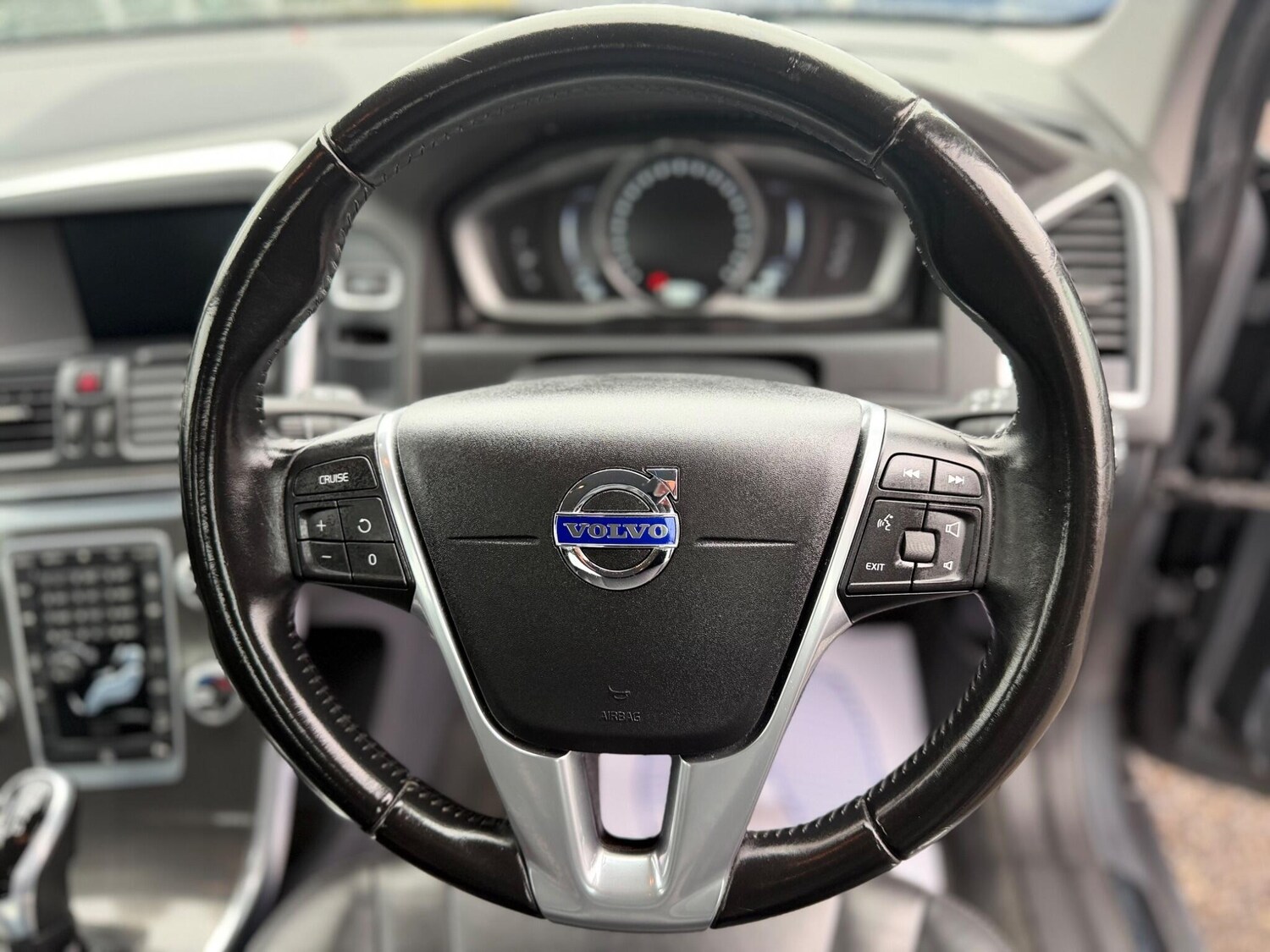 Used Volvo XC60 2015 for sale - 77908936: Photo 45