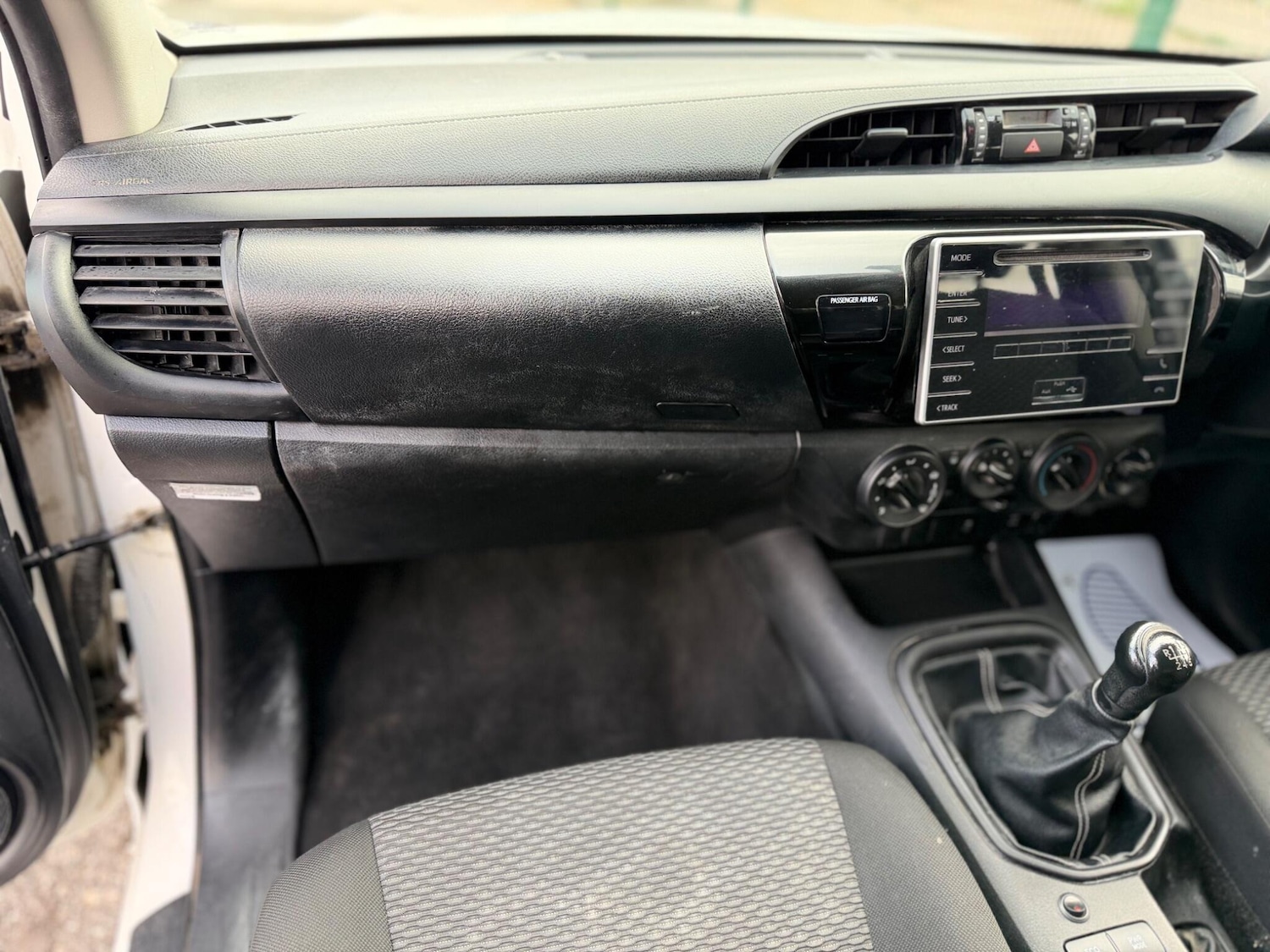 Used Toyota Hilux 2018 for sale - 78086225: Photo 37