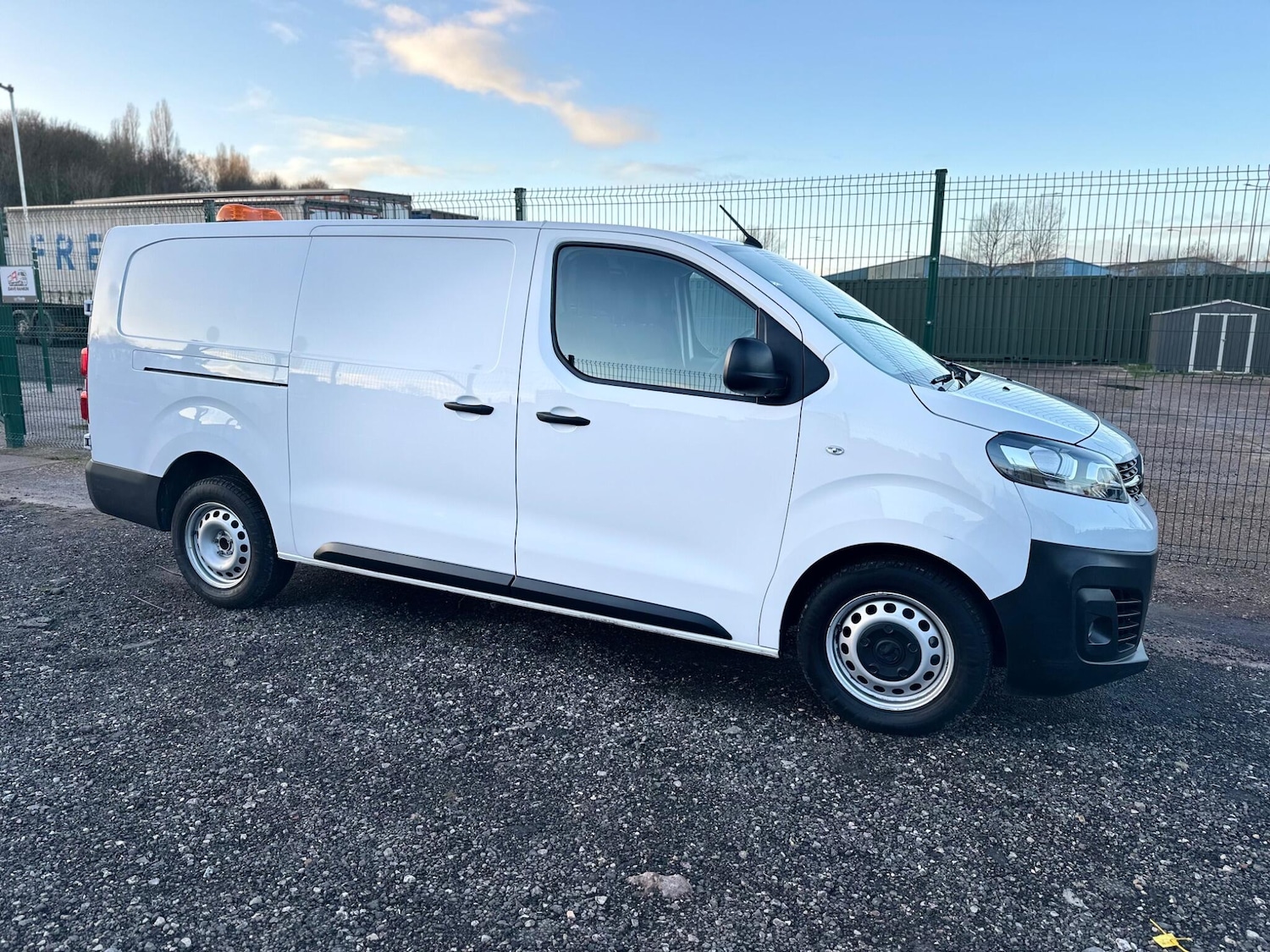 Used Vauxhall Vivaro 2022 for sale - 77015296: Photo 4