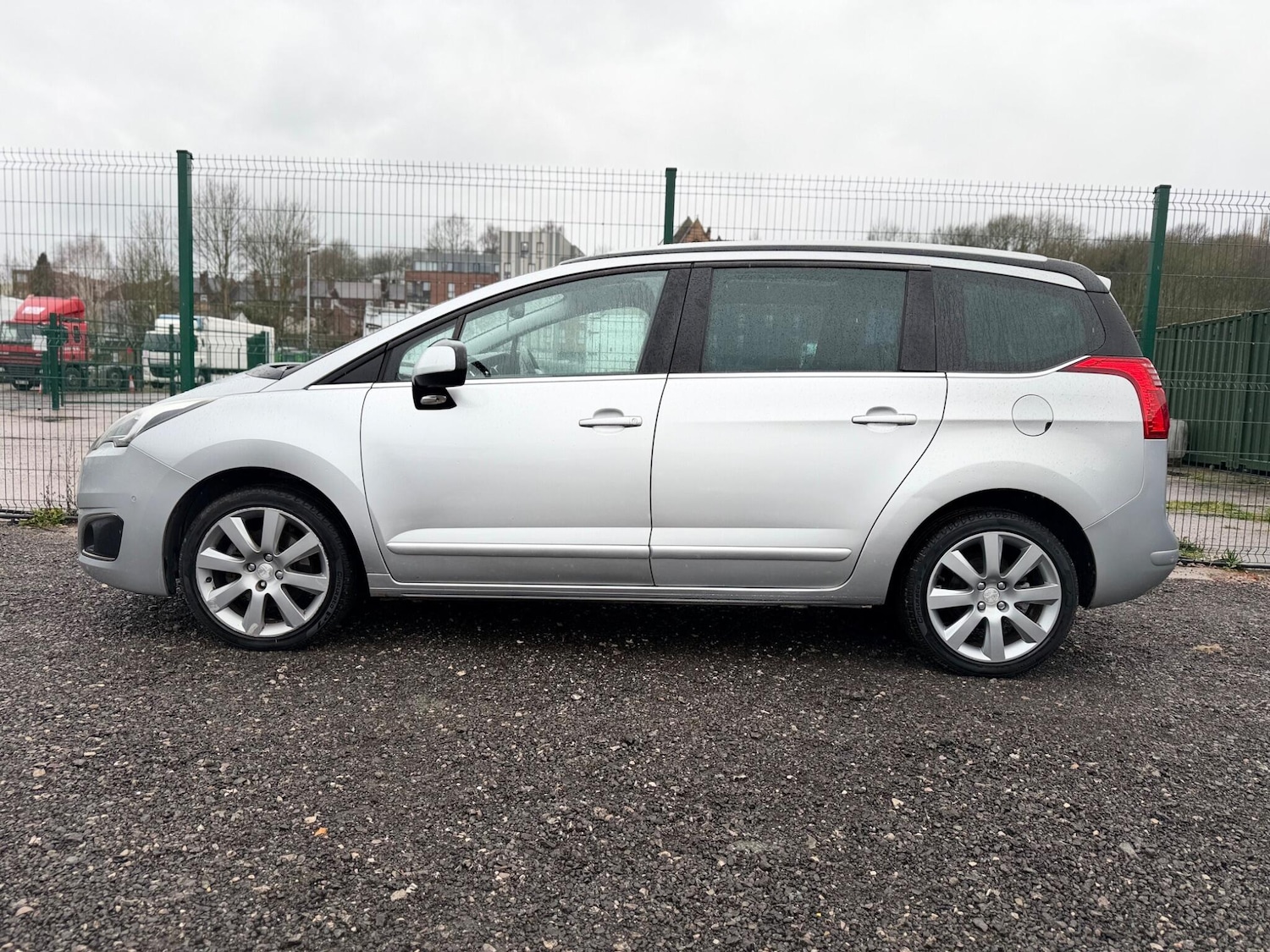 Used Peugeot 5008 2015 for sale - 77538187: Photo 23