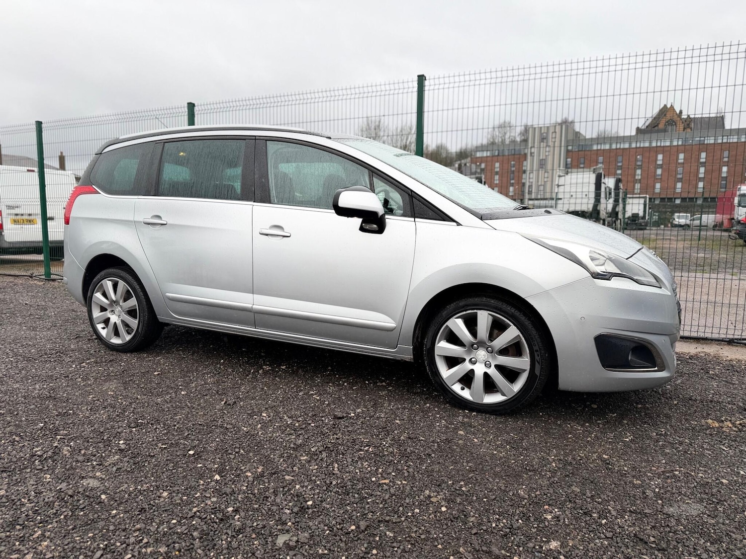 Used Peugeot 5008 2015 for sale - 77538187: Photo 6