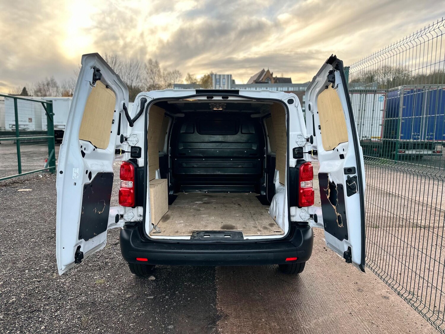 Used Citroen Dispatch 2023 for sale - 76865259: Photo 12