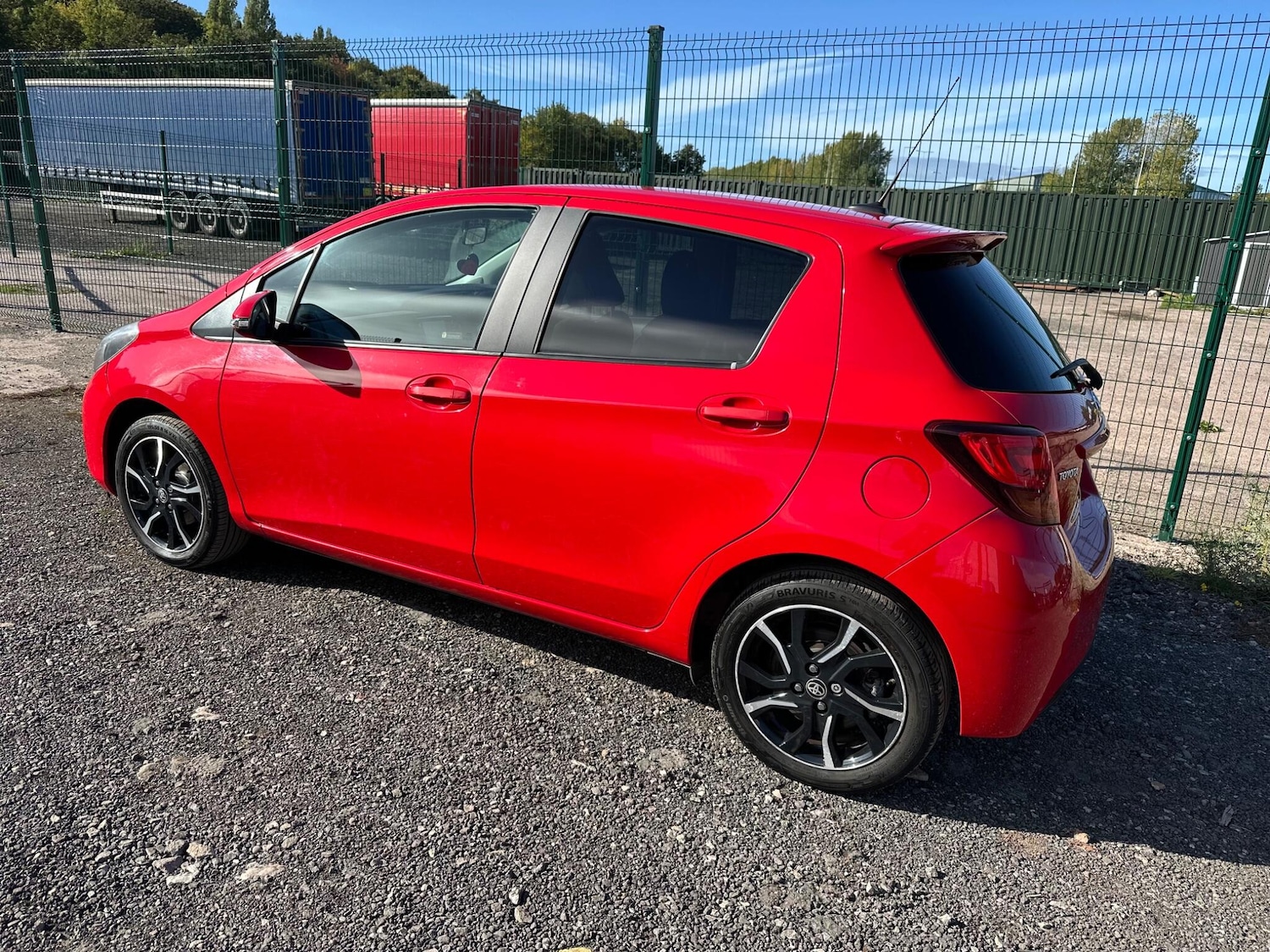 Used Toyota Yaris 2016 for sale - 76189539: Photo 19