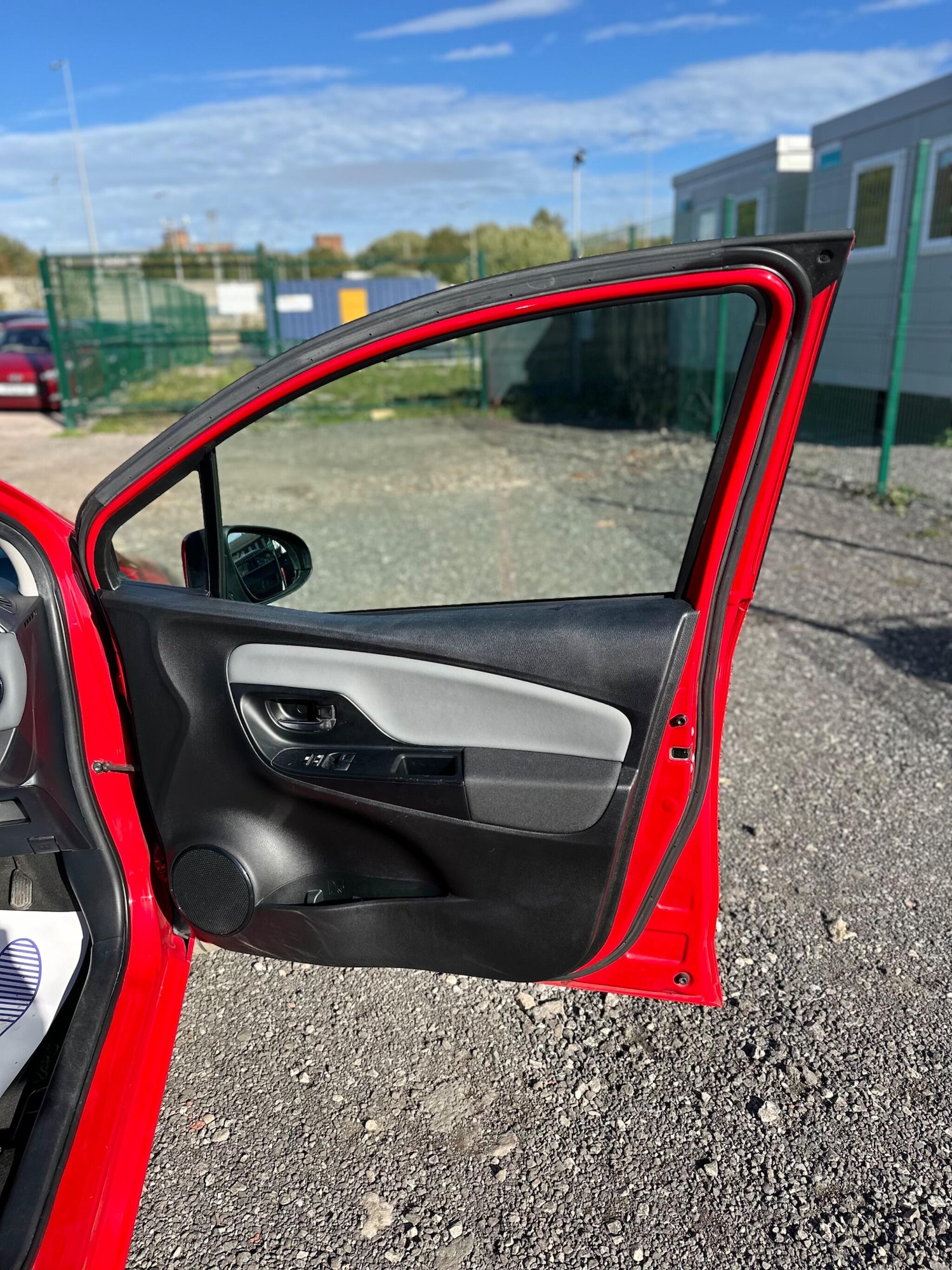 Used Toyota Yaris 2016 for sale - 76189539: Photo 42