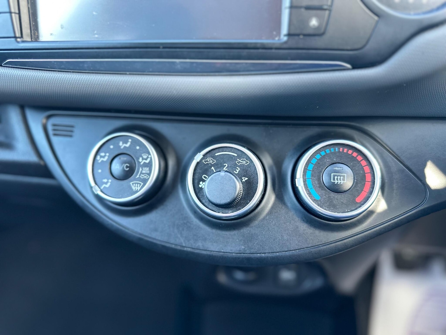 Used Toyota Yaris 2016 for sale - 76189539: Photo 50