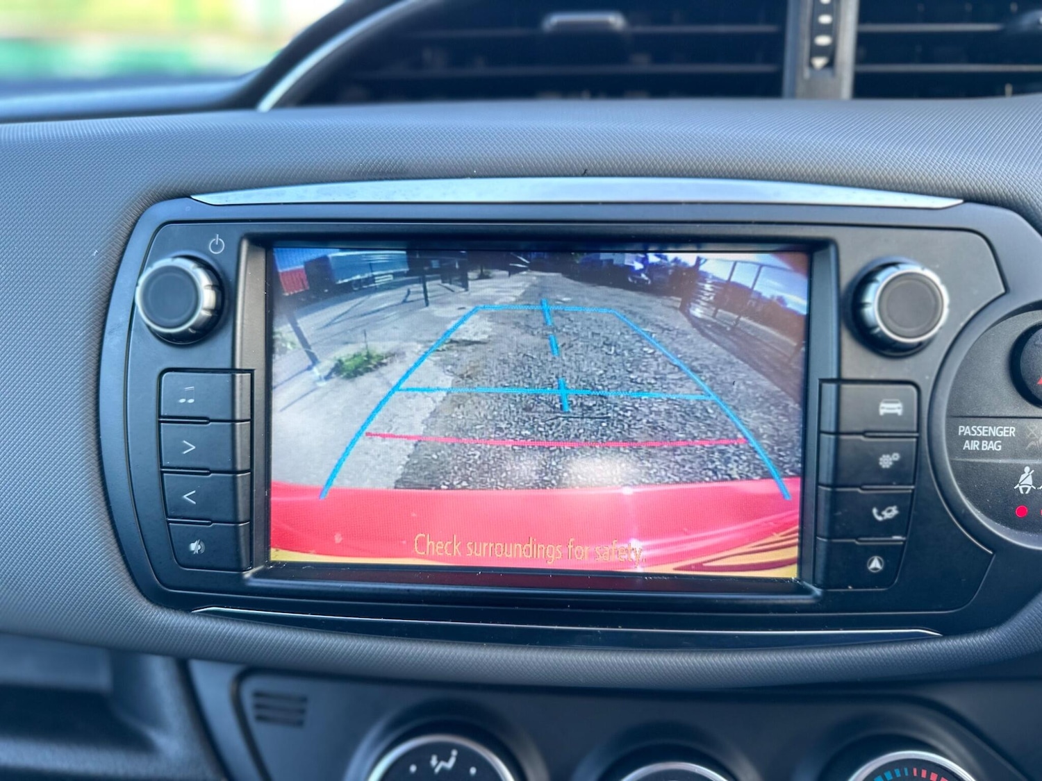 Used Toyota Yaris 2016 for sale - 76189539: Photo 52