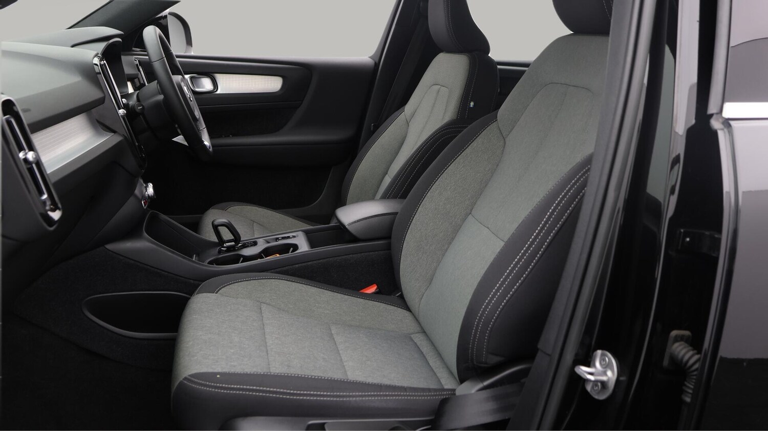 Used Volvo XC40 2022 for sale - 76743029: Photo 15