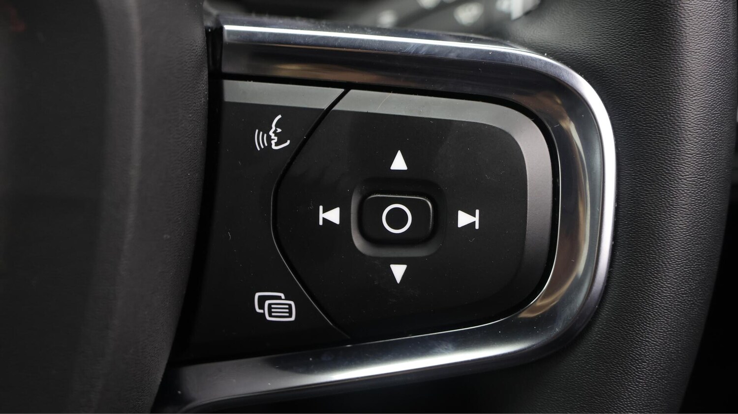 Used Volvo XC40 for sale - 76759320: Photo 26