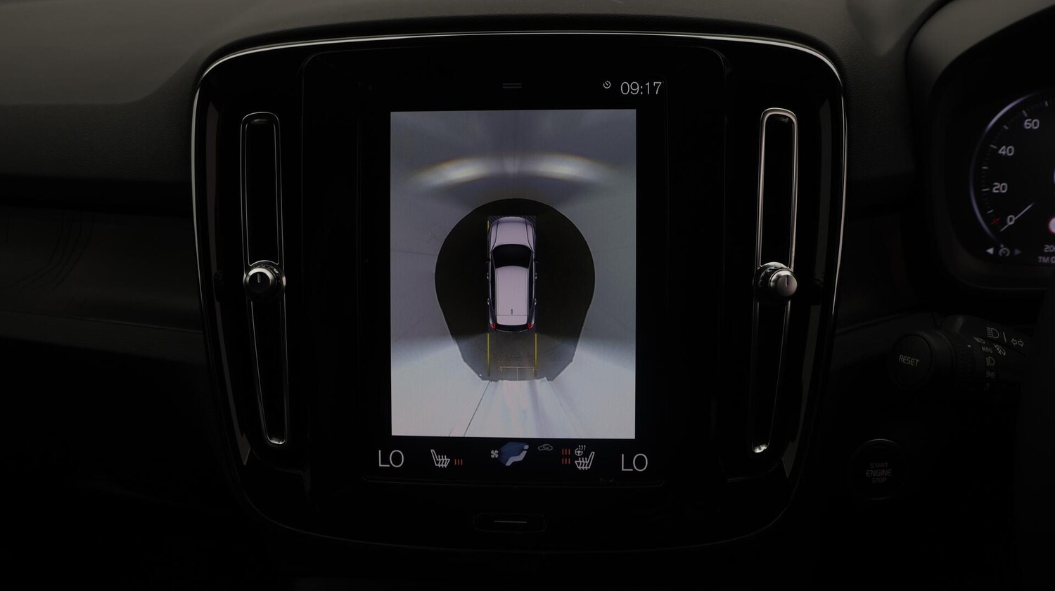 Used Volvo XC40 for sale - 76759320: Photo 27