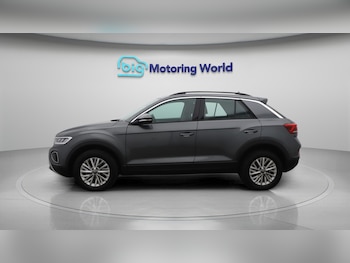 Used Volkswagen T-Roc 2024 for sale - 76380673: Photo