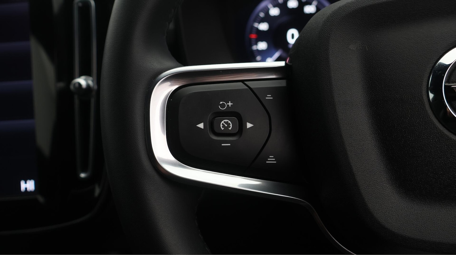 Used Volvo XC40 2021 for sale - 76381008: Photo 24