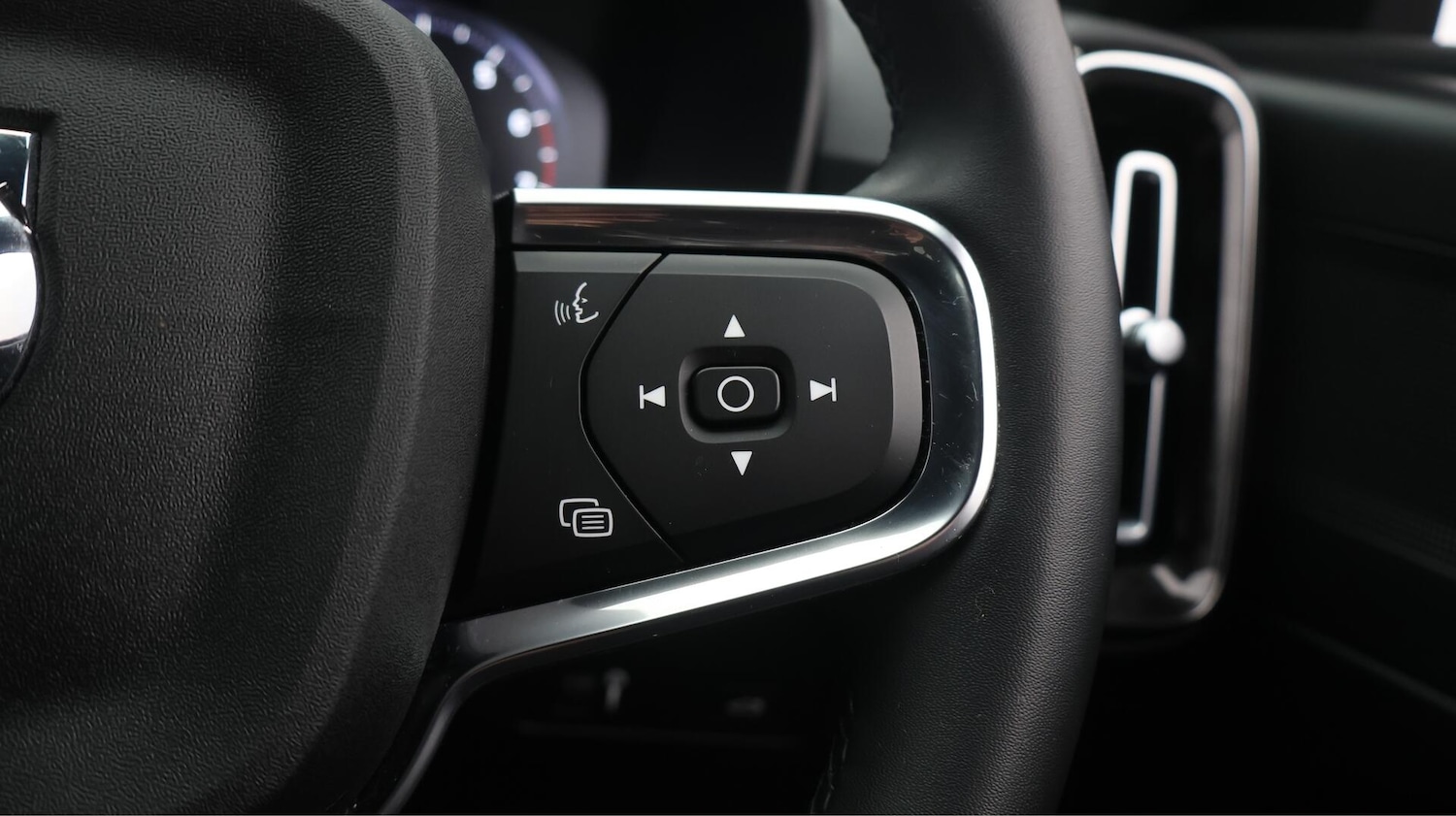 Used Volvo XC40 2021 for sale - 76381008: Photo 25