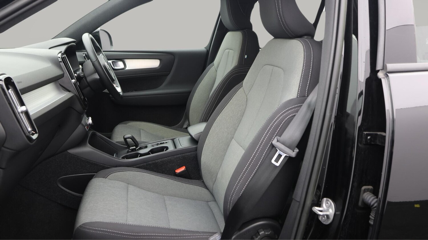 Used Volvo XC40 2022 for sale - 76512842: Photo 15