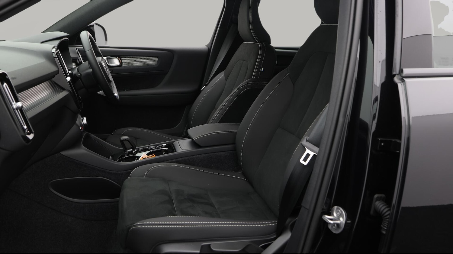 Used Volvo XC40 2024 for sale - 76307141: Photo 15