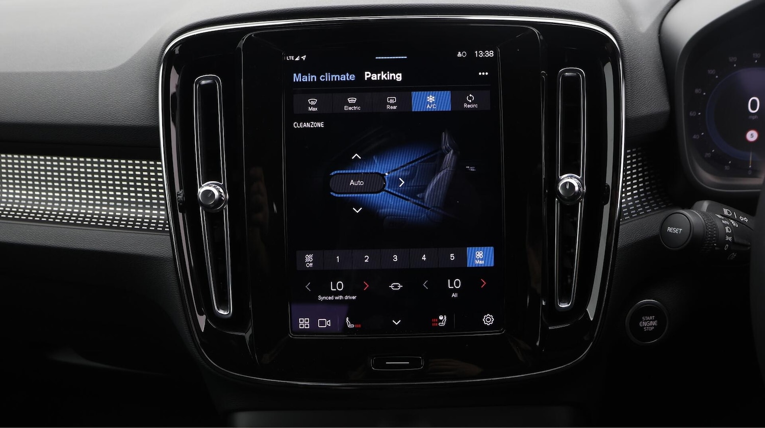 Used Volvo XC40 2024 for sale - 76307141: Photo 22