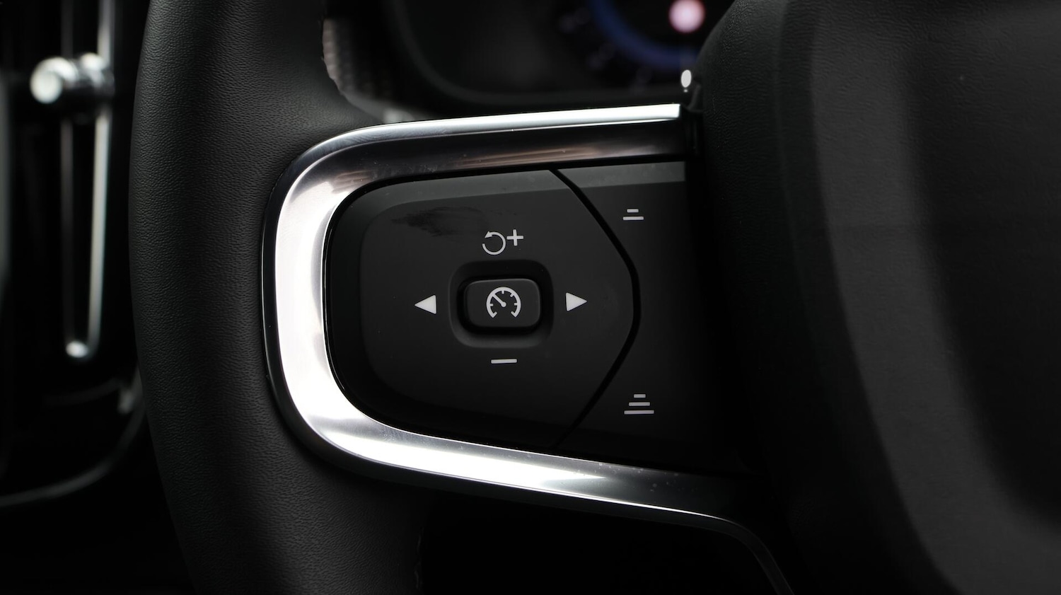 Used Volvo XC40 2024 for sale - 76307141: Photo 24