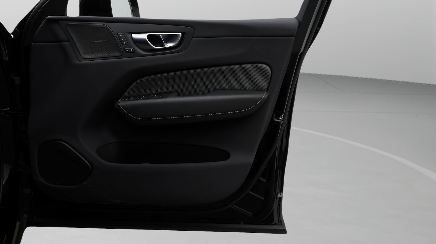 Used Volvo XC60 2024 for sale - 77367110: Photo 15