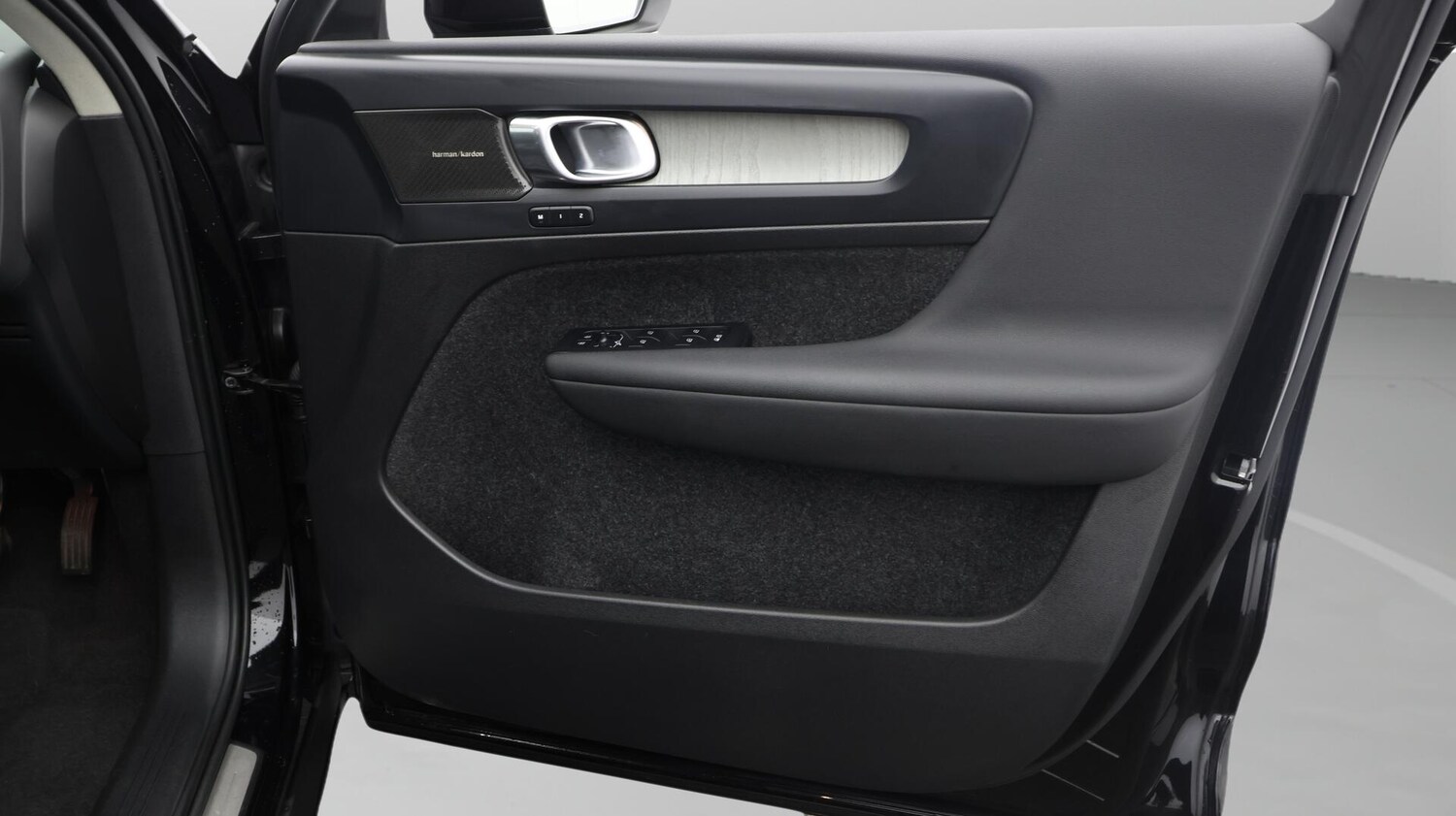 Used Volvo XC40 2023 for sale - 76456847: Photo 16