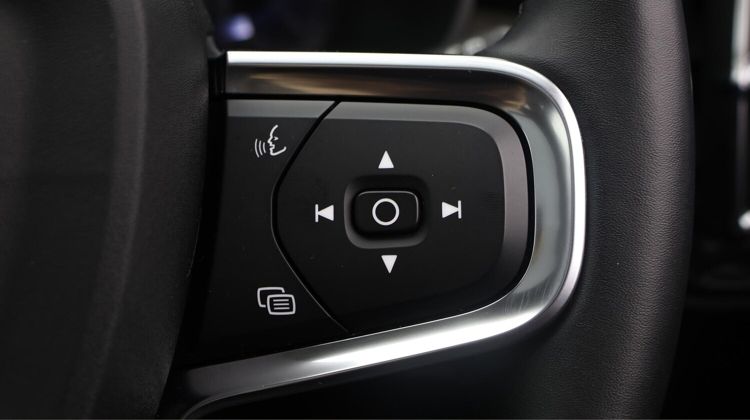 Used Volvo XC40 2023 for sale - 76456847: Photo 27