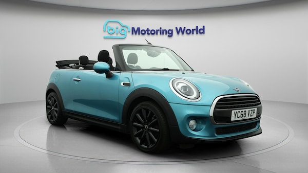 Used MINI Convertible 2018 for sale - 76228126: Photo 2