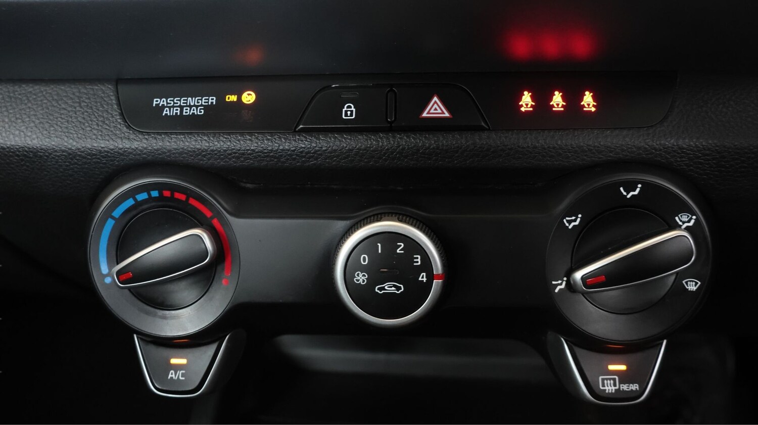 Used Kia Stonic for sale - 78108080: Photo 12