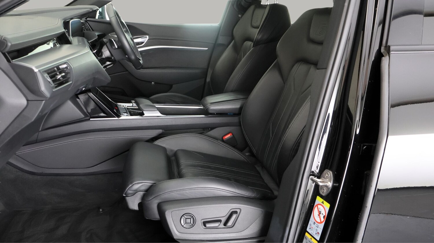 Used Audi e-tron 2022 for sale - 77461912: Photo 14