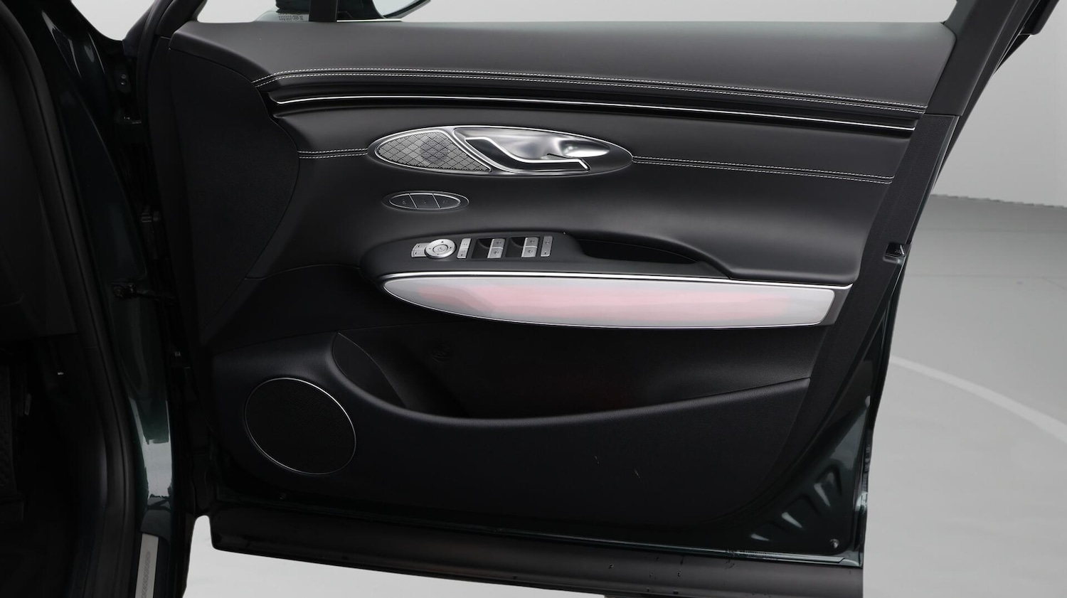 Used Genesis GV70 2023 for sale - 76646152: Photo 16