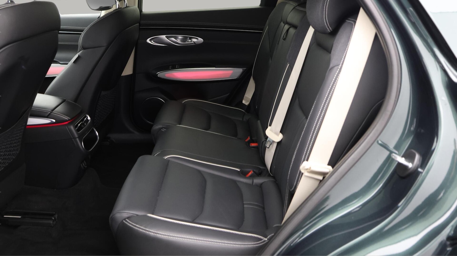 Used Genesis GV70 2023 for sale - 76646152: Photo 17