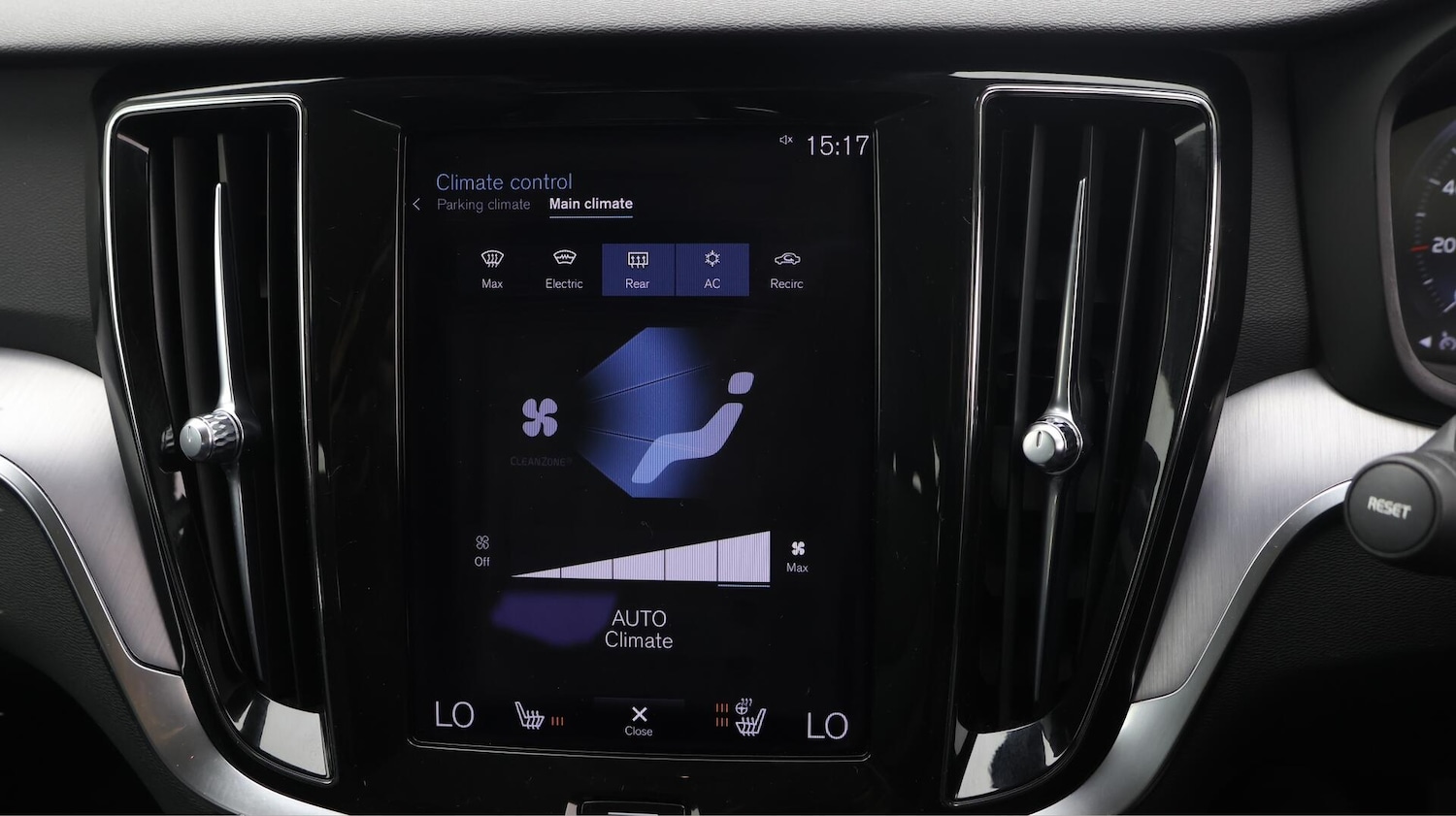 Used Volvo V60 2021 for sale - 76633790: Photo 13