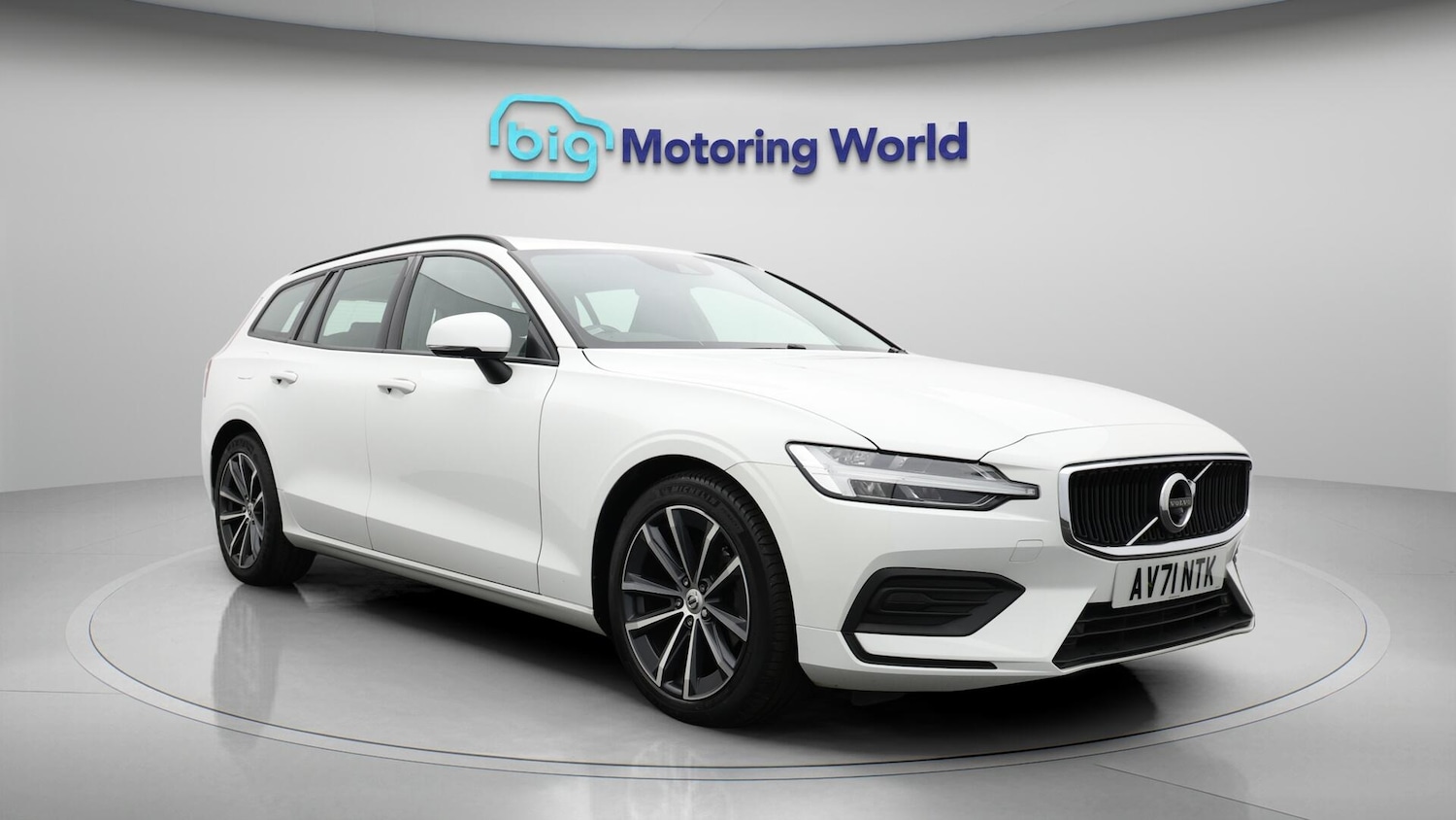 Used Volvo V60 2021 for sale - 76633790: Photo 2