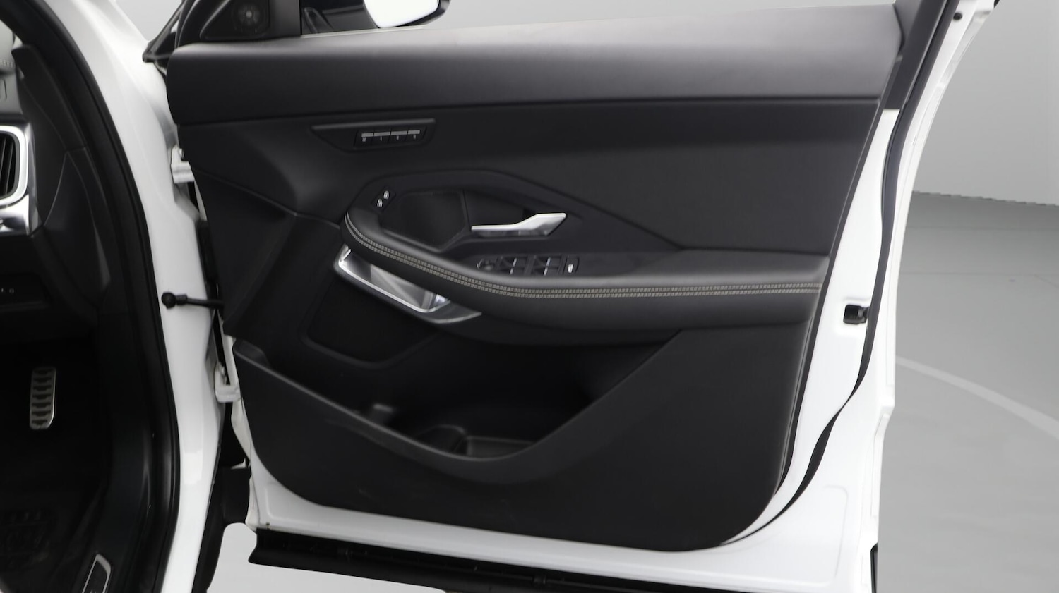 Used Jaguar E-Pace 2021 for sale - 76743605: Photo 16