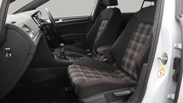 Used Volkswagen Golf 2019 for sale - 76201241: Photo 15