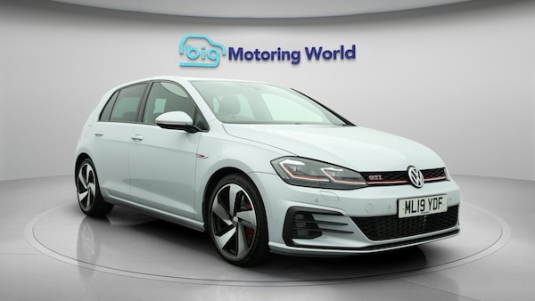 Used Volkswagen Golf 2019 for sale - 76201241: Photo 2