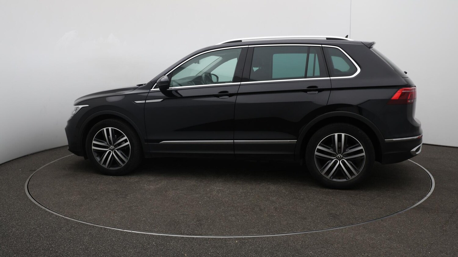 Used Volkswagen Tiguan 2022 for sale - 76085372: Photo 61