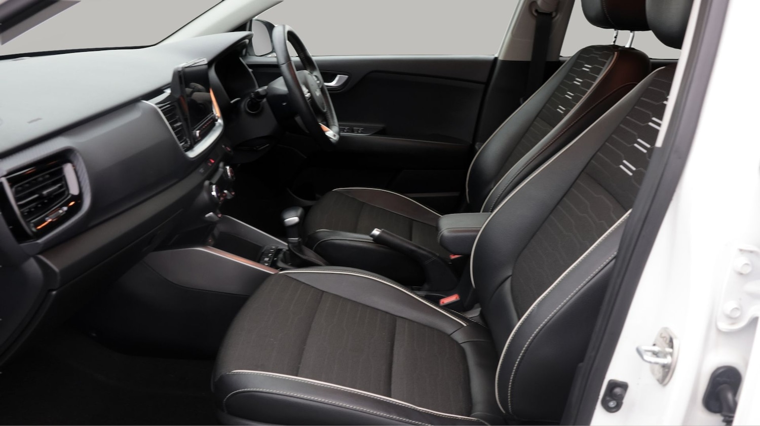 Used Kia Stonic 2022 for sale - 78093021: Photo 14