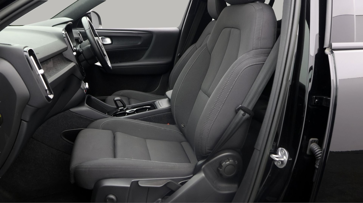 Used Volvo XC40 for sale - 77182118: Photo 14