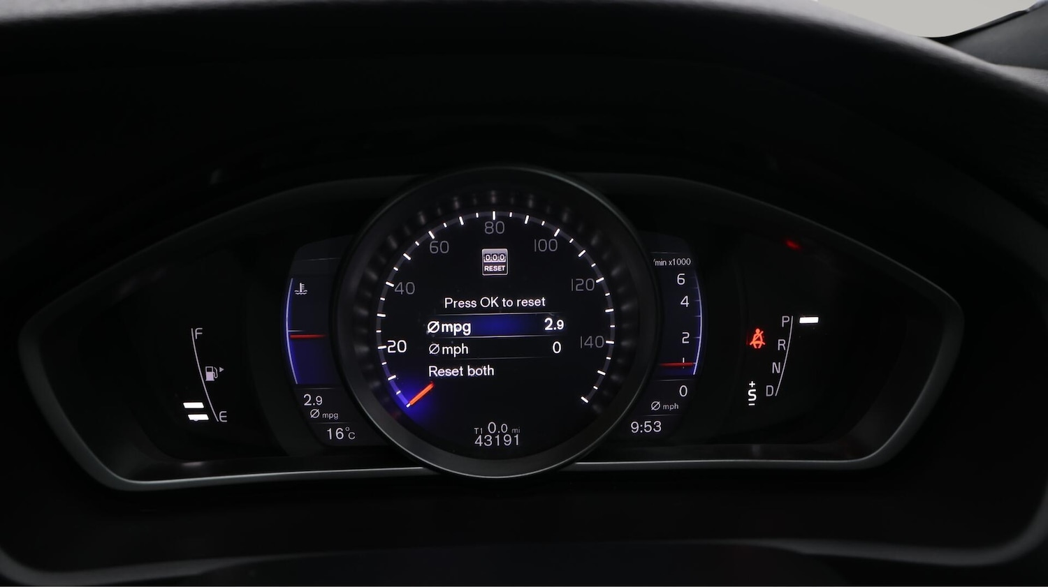 Used Volvo V40 2019 for sale - 76381356: Photo 10