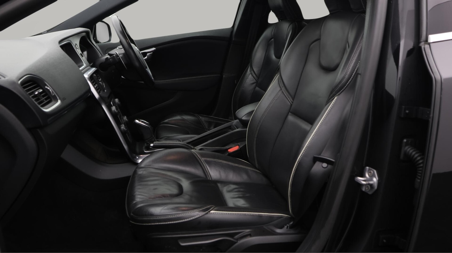 Used Volvo V40 2019 for sale - 76381356: Photo 14