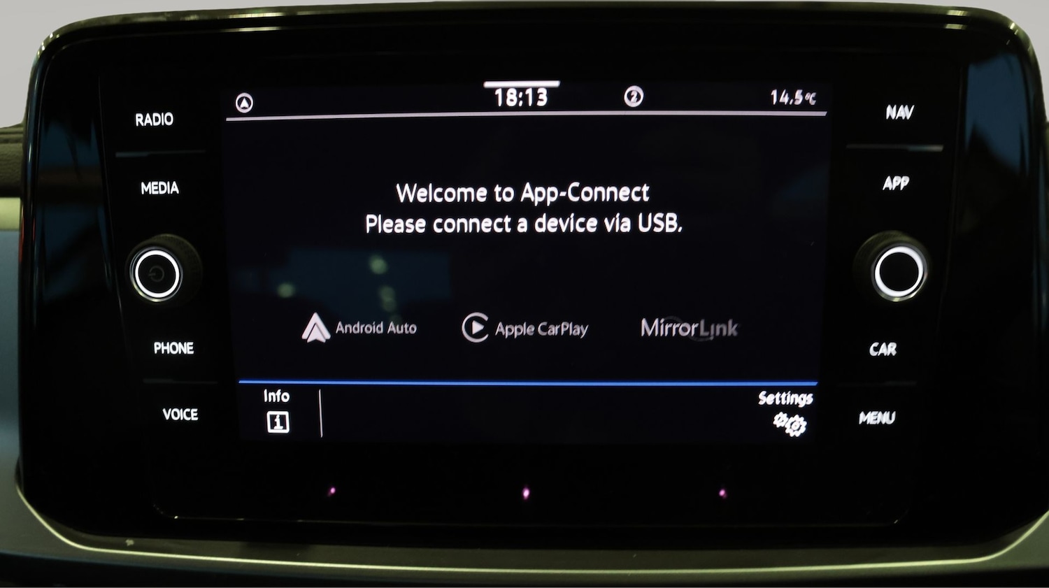 Used Volkswagen T-Roc 2023 for sale - 77782216: Photo 23