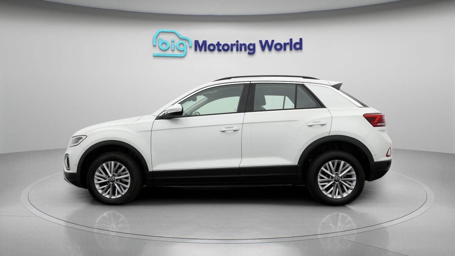 Used Volkswagen T-Roc 2023 for sale - 77782216: Photo 4