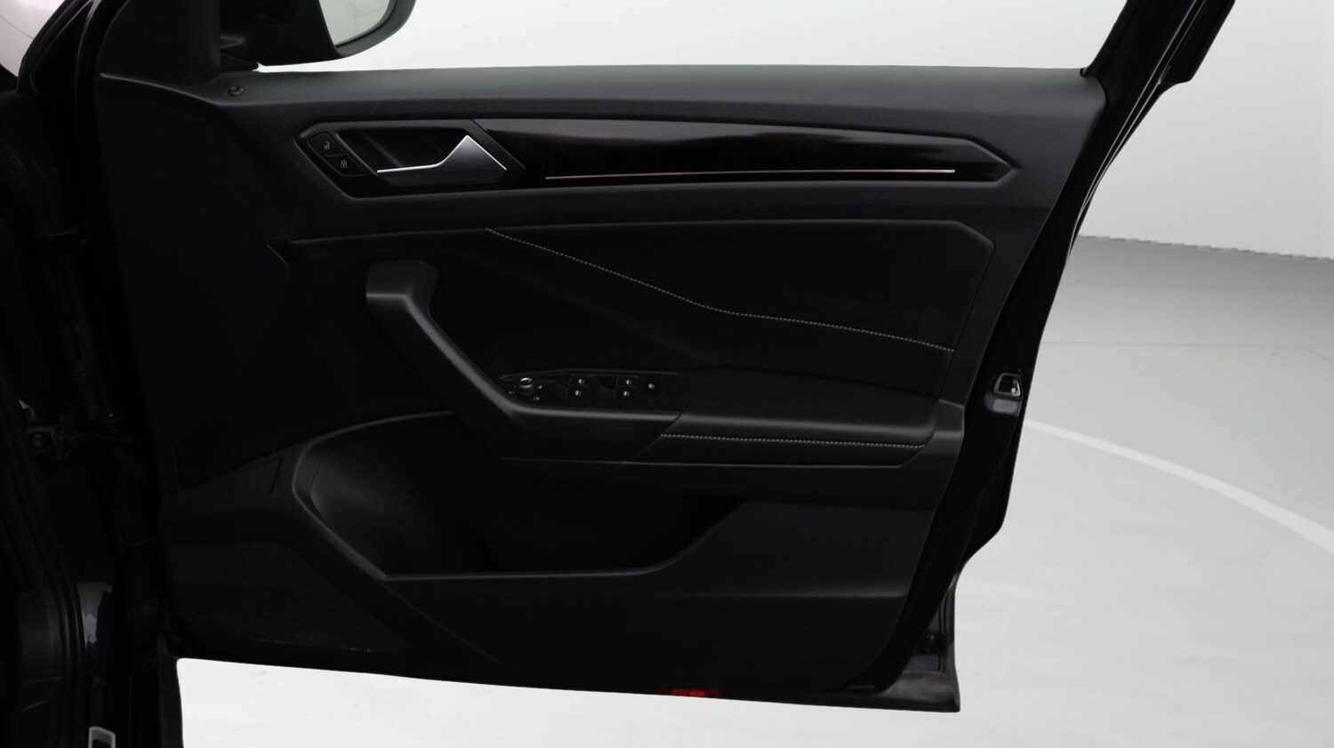 Used Volkswagen T-Roc 2024 for sale - 78078244: Photo 15