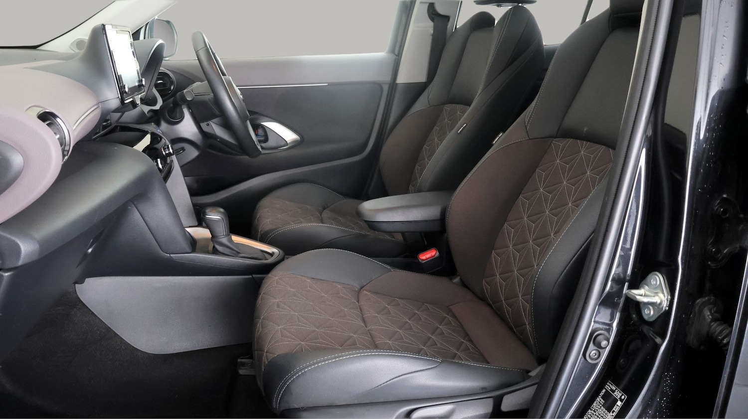 Used Toyota Yaris Cross 2023 for sale - 77848542: Photo 14