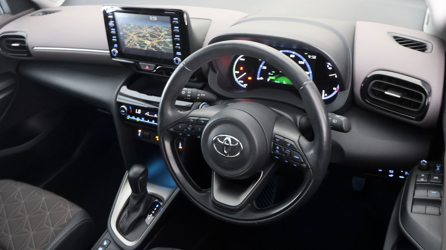 Used Toyota Yaris Cross 2023 for sale - 77848542: Photo 9