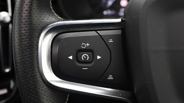 Used Volvo XC40 for sale - 76315195: Photo 27