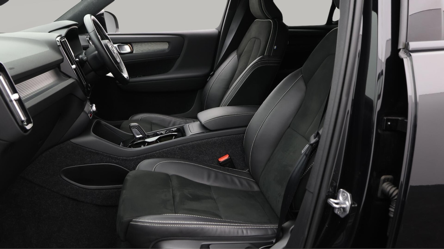 Used Volvo XC40 2021 for sale - 76085332: Photo 15