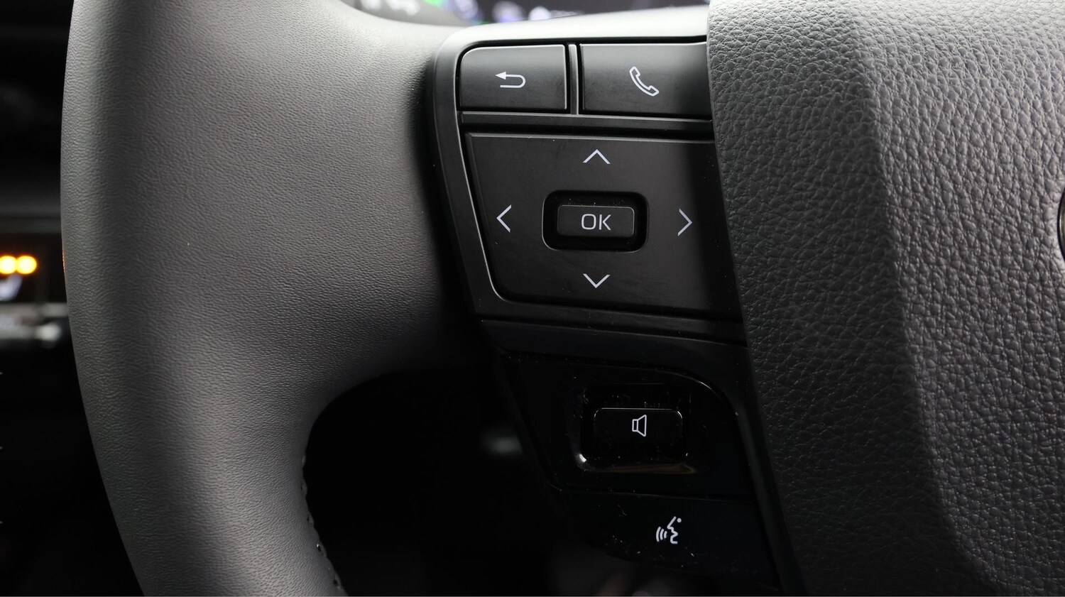 Used Toyota C-HR 2024 for sale - 76658349: Photo 23