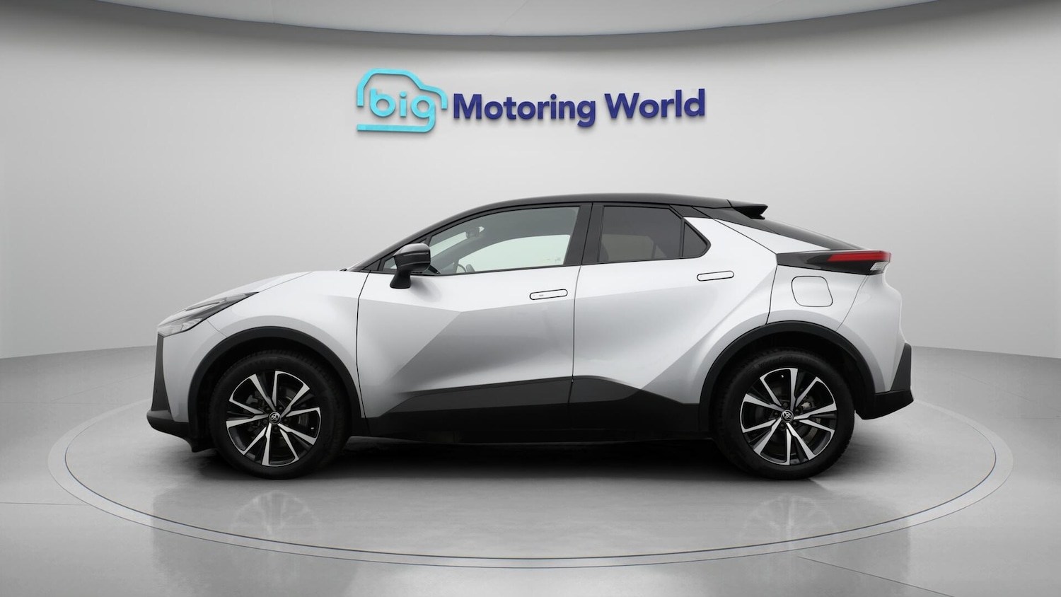 Used Toyota C-HR 2024 for sale - 76658349: Photo 5