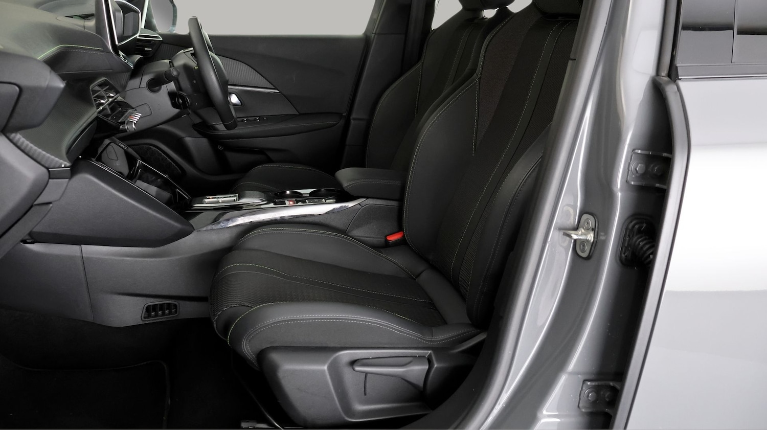 Used Peugeot 2008 2025 for sale - 77445618: Photo 13