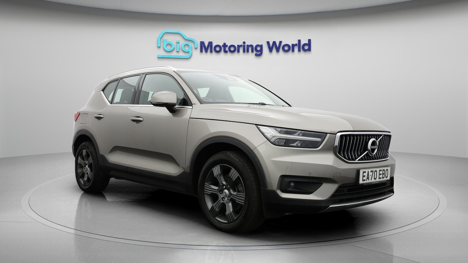 Used Volvo XC40 for sale - 76727431: Photo 2